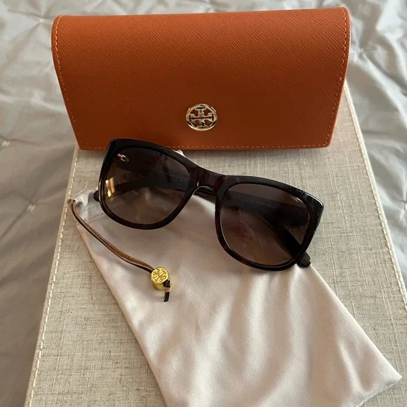 Tory Burch Black Sunglasses with Coral Case Tory Burch Women main image 4